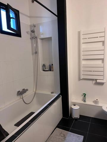 Location                                                      Maison de ville
                        
                     4 pièces                      66 m2                     à Niort