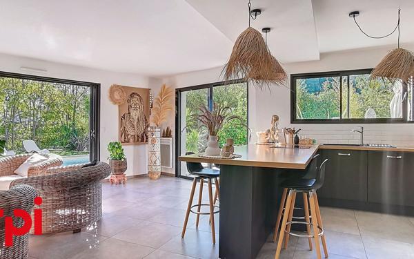 Maison à vendre    4 pièces •  La Cadière-d'Azur