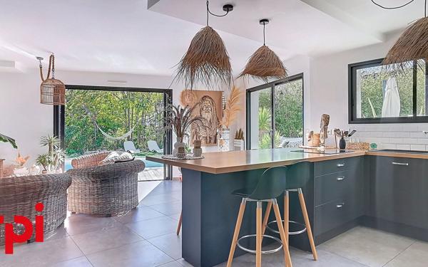 Maison à vendre    4 pièces •  La Cadière-d'Azur