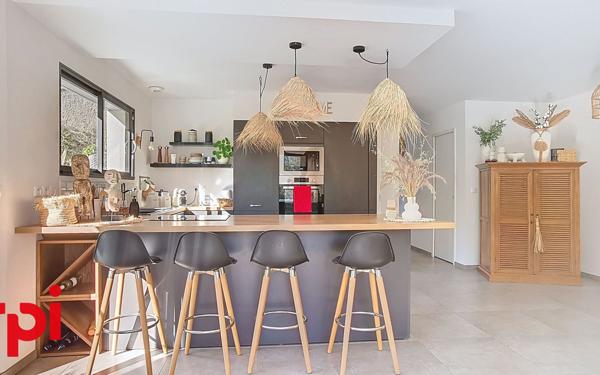 Maison à vendre    4 pièces •  La Cadière-d'Azur