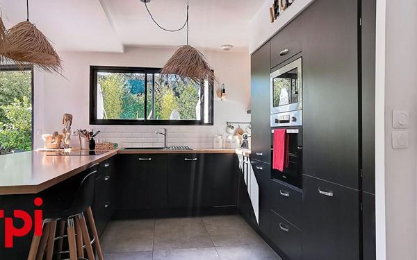 Maison à vendre    4 pièces •  La Cadière-d'Azur