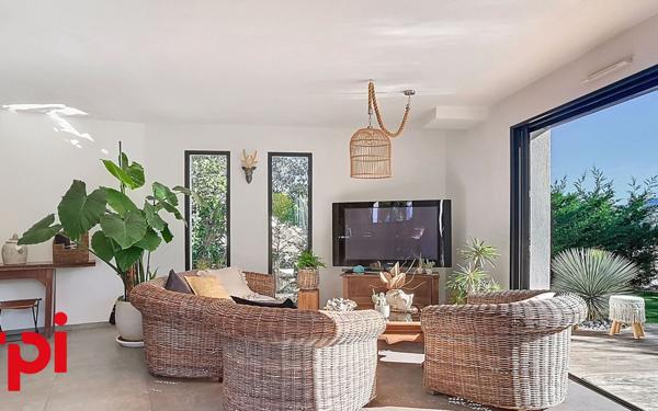 Maison à vendre    4 pièces •  La Cadière-d'Azur