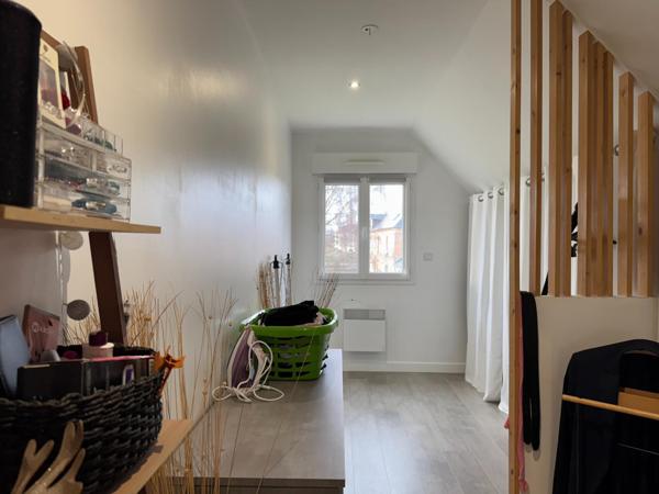 Belle maison familiale de 2013, idéalement située, au calme, dans un bourg avec commerces et école.