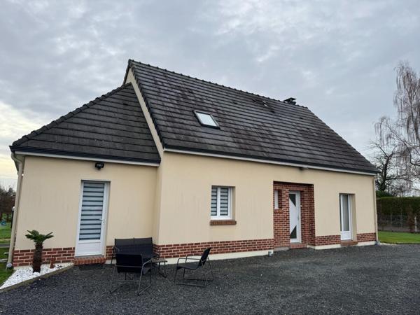Belle maison familiale de 2013, idéalement située, au calme, dans un bourg avec commerces et école.