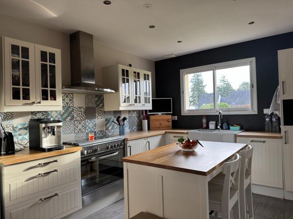 Belle maison familiale de 2013, idéalement située, au calme, dans un bourg avec commerces et école.