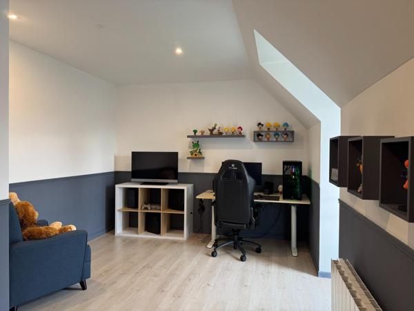 Belle maison familiale de 2013, idéalement située, au calme, dans un bourg avec commerces et école.