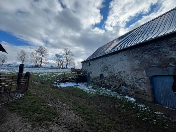 Laveissenet (15300) GRANGE AVEC TERRAIN – SECTEUR MURAT