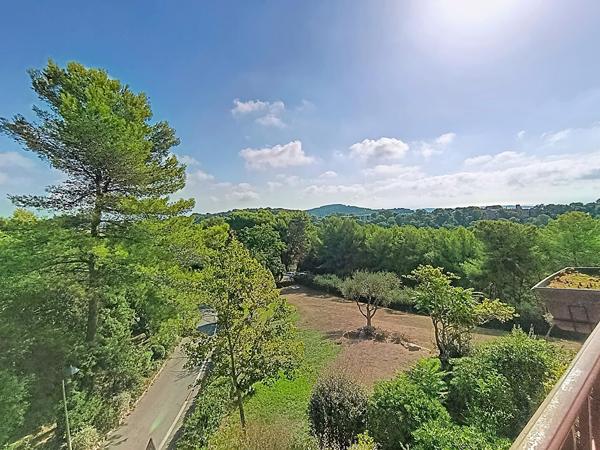 APPARTEMENT MOUGINS LE HAUT 3 PIECES 67M² VUE MER