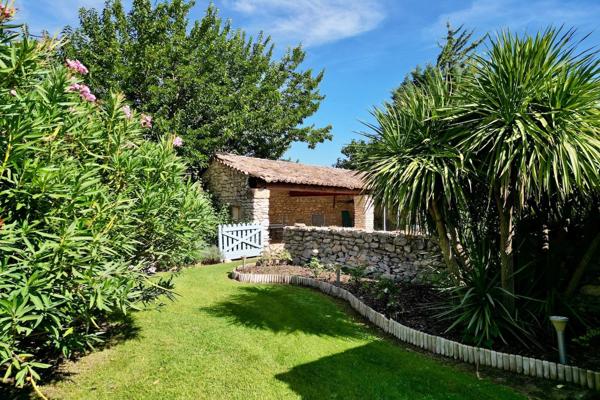 Vente Maison de luxe Uzès 9 Pièces 330 m²