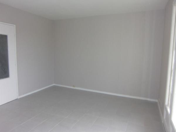 A LOUER BRIOLLAY Appt T1 bis de 34 m2 au 2ème étage