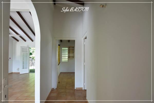 Les Trois-Îlets (972) Maison T4 -186 m² au sol avec grande terrasse, piscine et appartement T2 indépendant à vendre