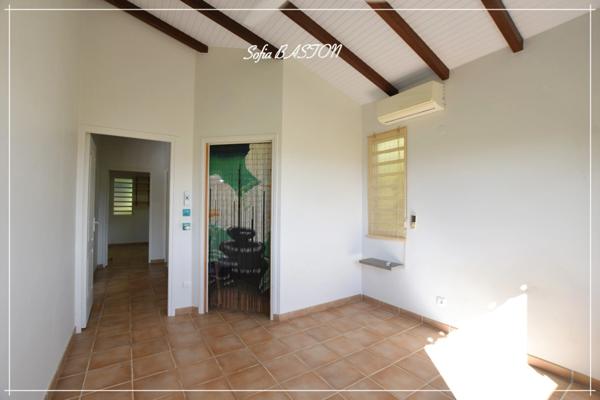 Les Trois-Îlets (972) Maison T4 -186 m² au sol avec grande terrasse, piscine et appartement T2 indépendant à vendre