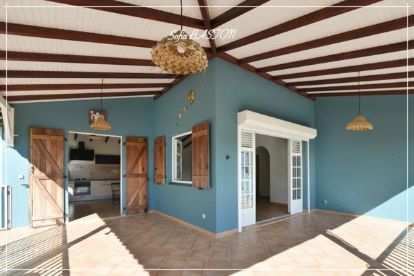 Les Trois-Îlets (972) Maison T4 -186 m² au sol avec grande terrasse, piscine et appartement T2 indépendant à vendre