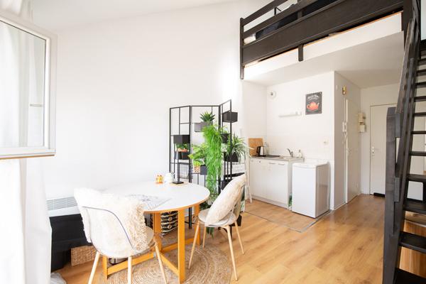 A VENDRE NANTES CITE DES CONGRES TYPE 2 EN DUPLEX AVEC PARKING ET LOCATAIRE EN PLACE