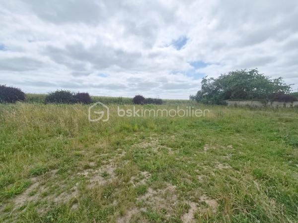 Un terrain viabilisé de 549M2 sur la commune de Neuilly-en-Thelle. Dans un lotissement dénommé La Ferme de Marcel.