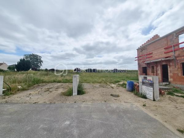 Un terrain viabilisé de 549M2 sur la commune de Neuilly-en-Thelle. Dans un lotissement dénommé La Ferme de Marcel.