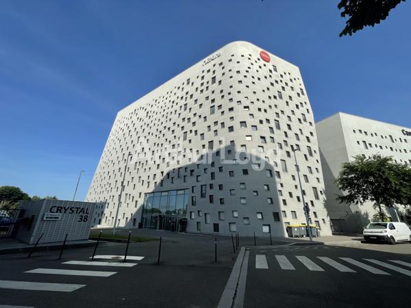 Bureaux à louer à La Madeleine immeuble HQE avec parkings et tramway proche