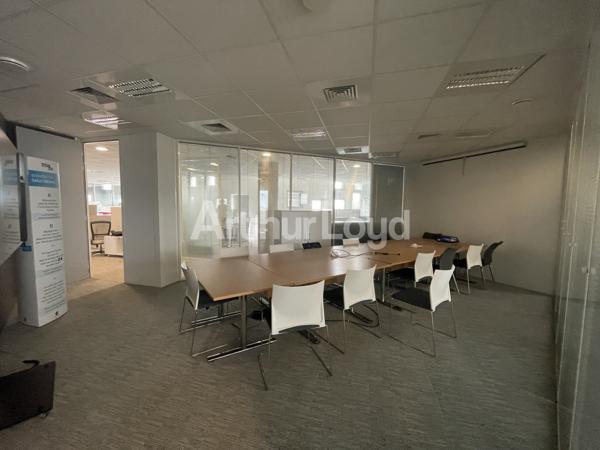 Bureaux à louer à La Madeleine immeuble HQE avec parkings et tramway proche