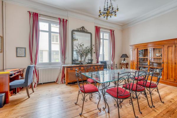 BORDEAUX Bastide : Hôtel Particulier de Caractère – A 2 pas de la Garonne – Charme & Potentiel