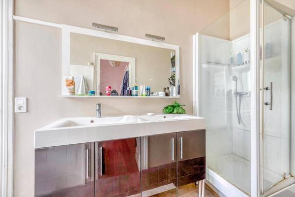 BORDEAUX Bastide : Hôtel Particulier de Caractère – A 2 pas de la Garonne – Charme & Potentiel