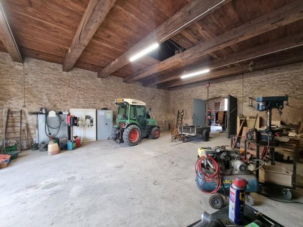 Remise en pierre sur peyriac, viabilisée.