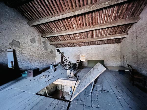 Remise en pierre sur peyriac, viabilisée.