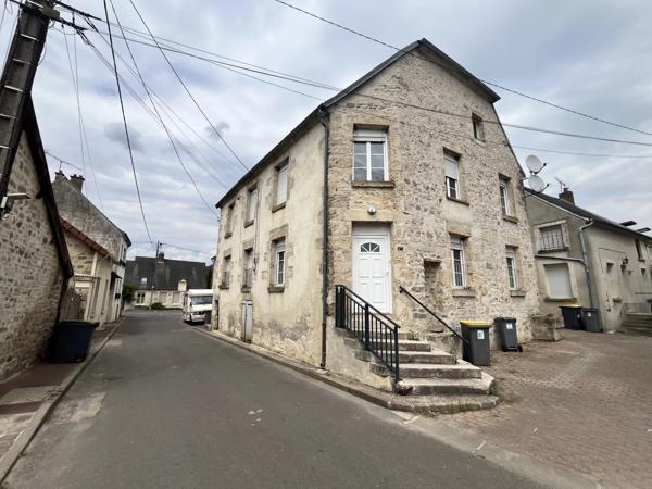 Location                                                      Appartement
                        
                     4 pièces                      101 m2                     à Mauregny-en-Haye