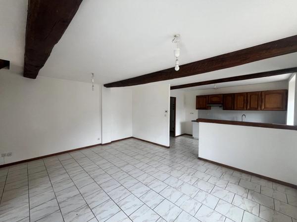Location                                                      Appartement
                        
                     4 pièces                      101 m2                     à Mauregny-en-Haye