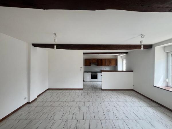 Location                                                      Appartement
                        
                     4 pièces                      101 m2                     à Mauregny-en-Haye