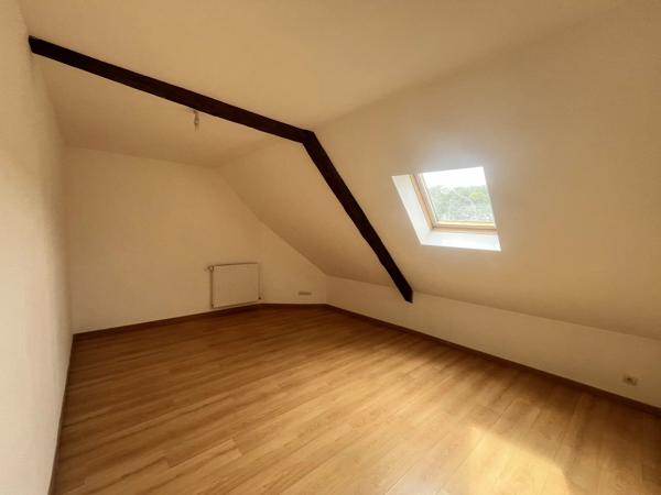 Location                                                      Appartement
                        
                     4 pièces                      101 m2                     à Mauregny-en-Haye