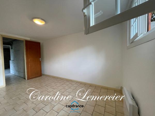 Maison à vendre 5 pièces proche de CONNERRE (72)La Chapelle saint remy, Maison sur sous-sol total 90 m² habitables avec un très beau terrain de 2500 m² paysagé