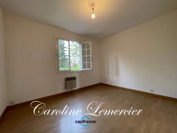 Maison à vendre 5 pièces proche de CONNERRE (72)La Chapelle saint remy, Maison sur sous-sol total 90 m² habitables avec un très beau terrain de 2500 m² paysagé