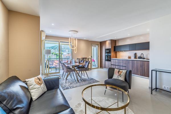 Cannes : Cannes-coeur  Banane, 3 pièces rénové étage élevé avec loggia