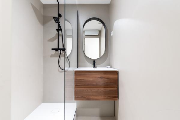 Cannes : Cannes-coeur  Banane, 3 pièces rénové étage élevé avec loggia