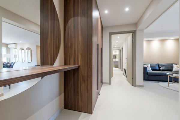 Cannes : Cannes-coeur  Banane, 3 pièces rénové étage élevé avec loggia