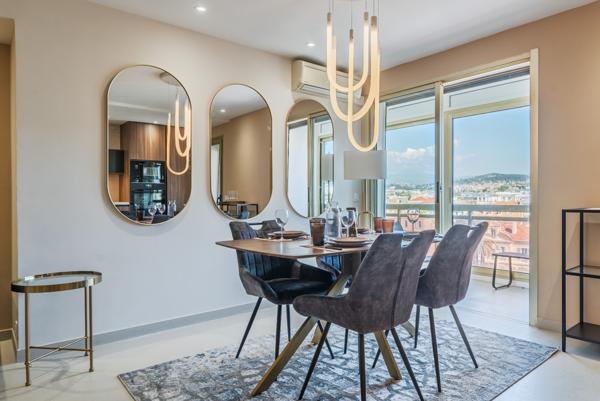 Cannes : Cannes-coeur  Banane, 3 pièces rénové étage élevé avec loggia