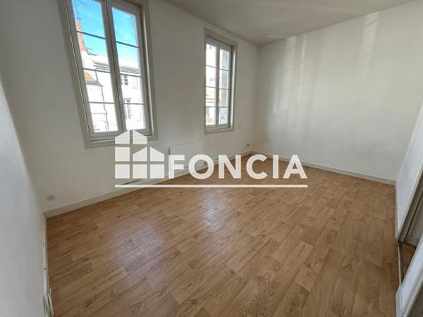 Location Appartement 3 pièces 49.48 m² - 32 RUE GRIMAUX Rochefort 17300