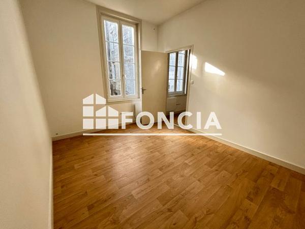 Location Appartement 3 pièces 49.48 m² - 32 RUE GRIMAUX Rochefort 17300