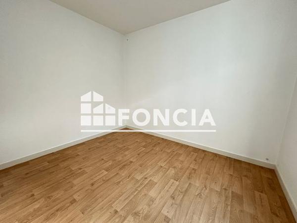 Location Appartement 3 pièces 49.48 m² - 32 RUE GRIMAUX Rochefort 17300