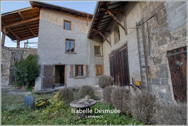 Maison de ville avec grange attenante – Fort potentiel habitation & investissement