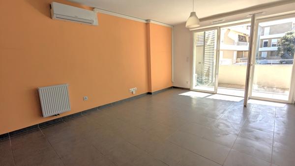 Magnifique appartement T3 recent avec terrasse vue degagée et parking .