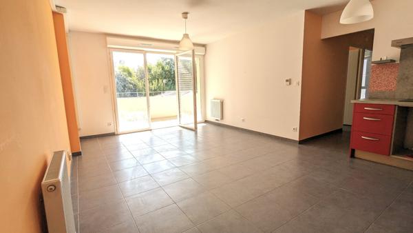 Magnifique appartement T3 recent avec terrasse vue degagée et parking .