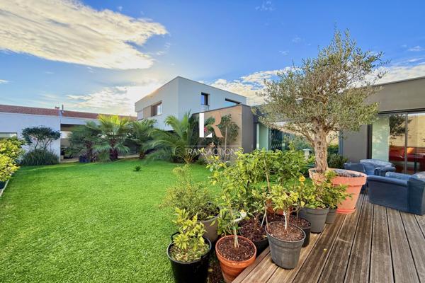 La Rochelle (17000) Proximité du vieux port et de la gare - Maison contemporaine avec piscine et double garage