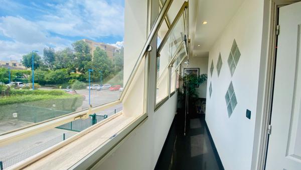 Local commercial Mandelieu La Napoule 115 m2