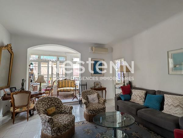 À VENDRE DRAGUIGNAN - Maison de ville avec terrasse sur les toits et double garage - Rare en centre-ville