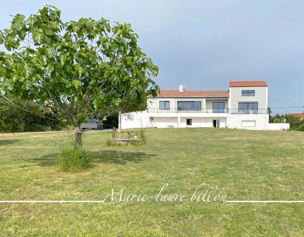 Dpt Vendée (85), à vendre LE FENOUILLER ensemble immobilier composé de 3 logements, VUE RIVIERE.