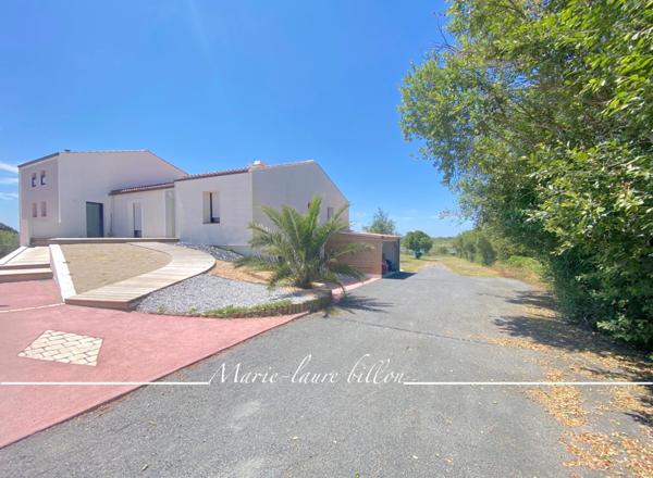 Dpt Vendée (85), à vendre LE FENOUILLER ensemble immobilier composé de 3 logements, VUE RIVIERE.