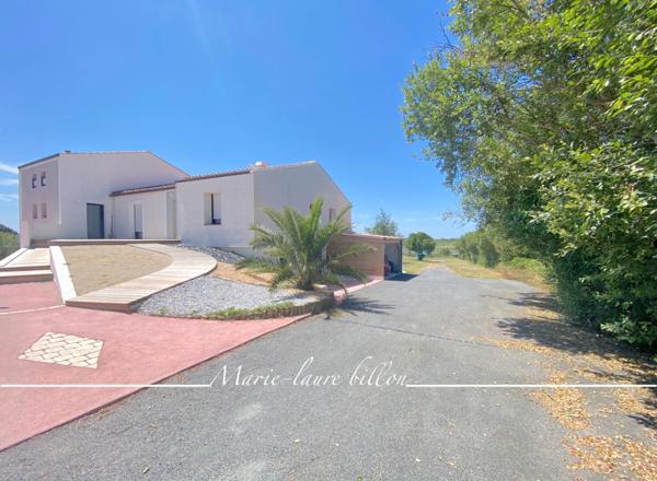Dpt Vendée (85), à vendre LE FENOUILLER ensemble immobilier composé de 3 logements, VUE RIVIERE.