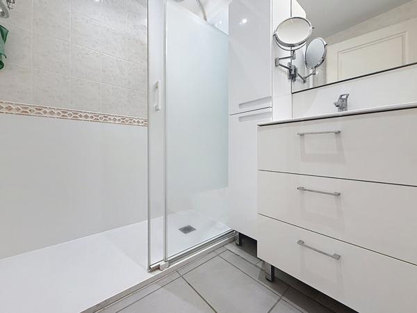 VALENCE- Duplex 106 m² - 4 chambres 2 terrasses 1 jardin 1 garage double.