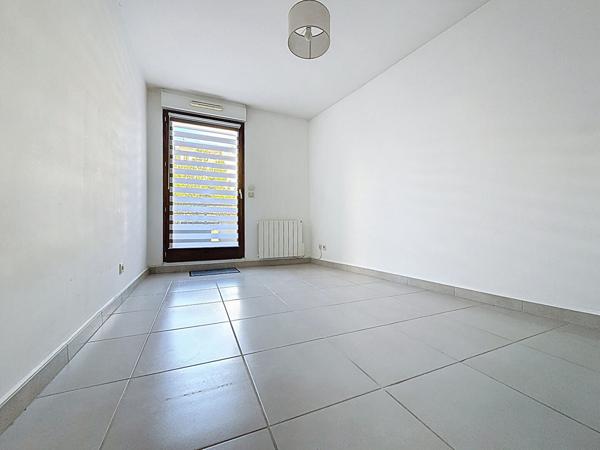 VALENCE- Duplex 106 m² - 4 chambres 2 terrasses 1 jardin 1 garage double.
